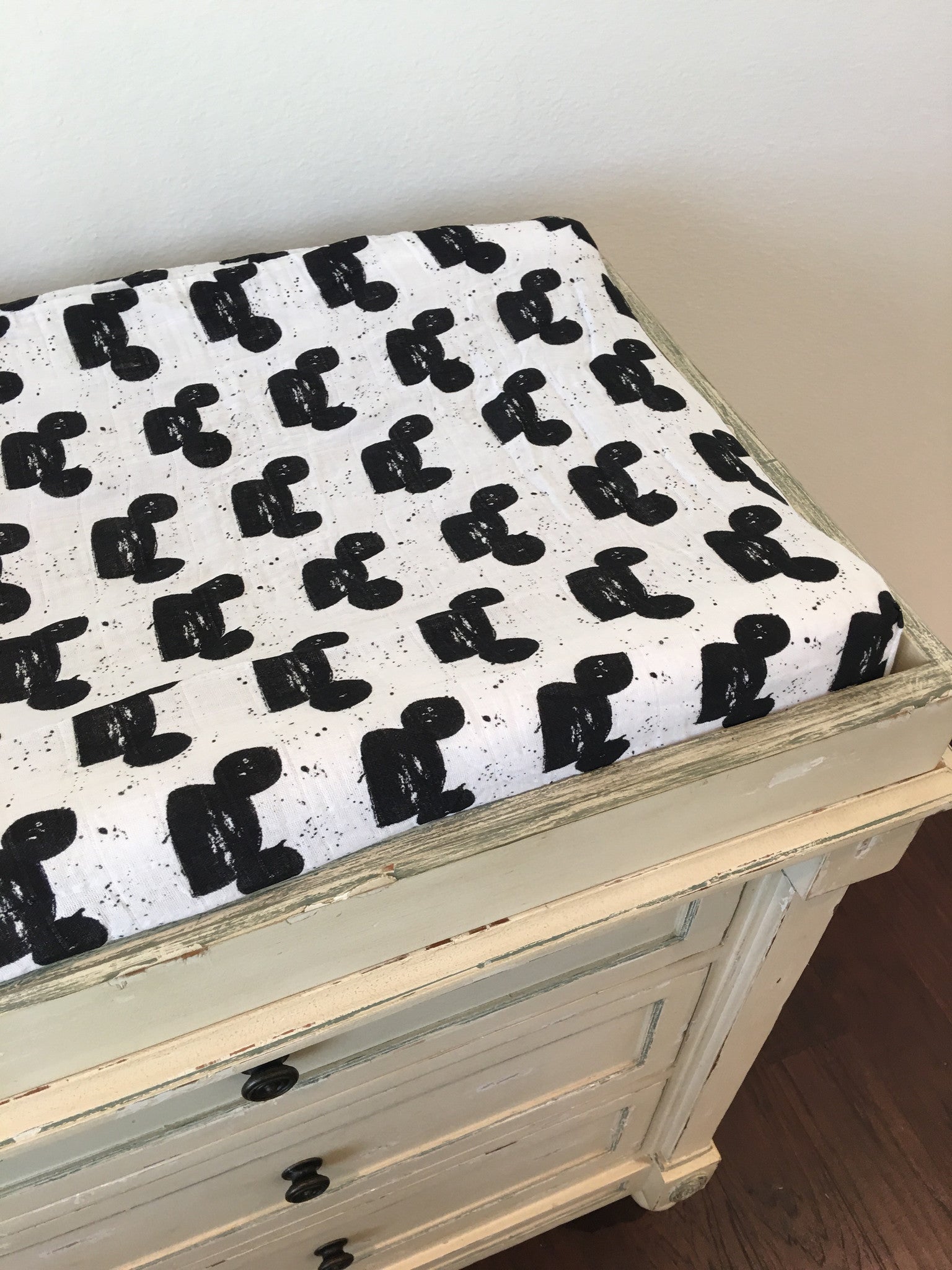 Modern Mouse fitted organic changing pad cover
