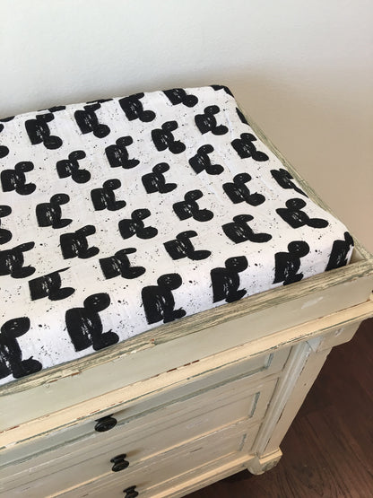Modern Mouse fitted organic changing pad cover