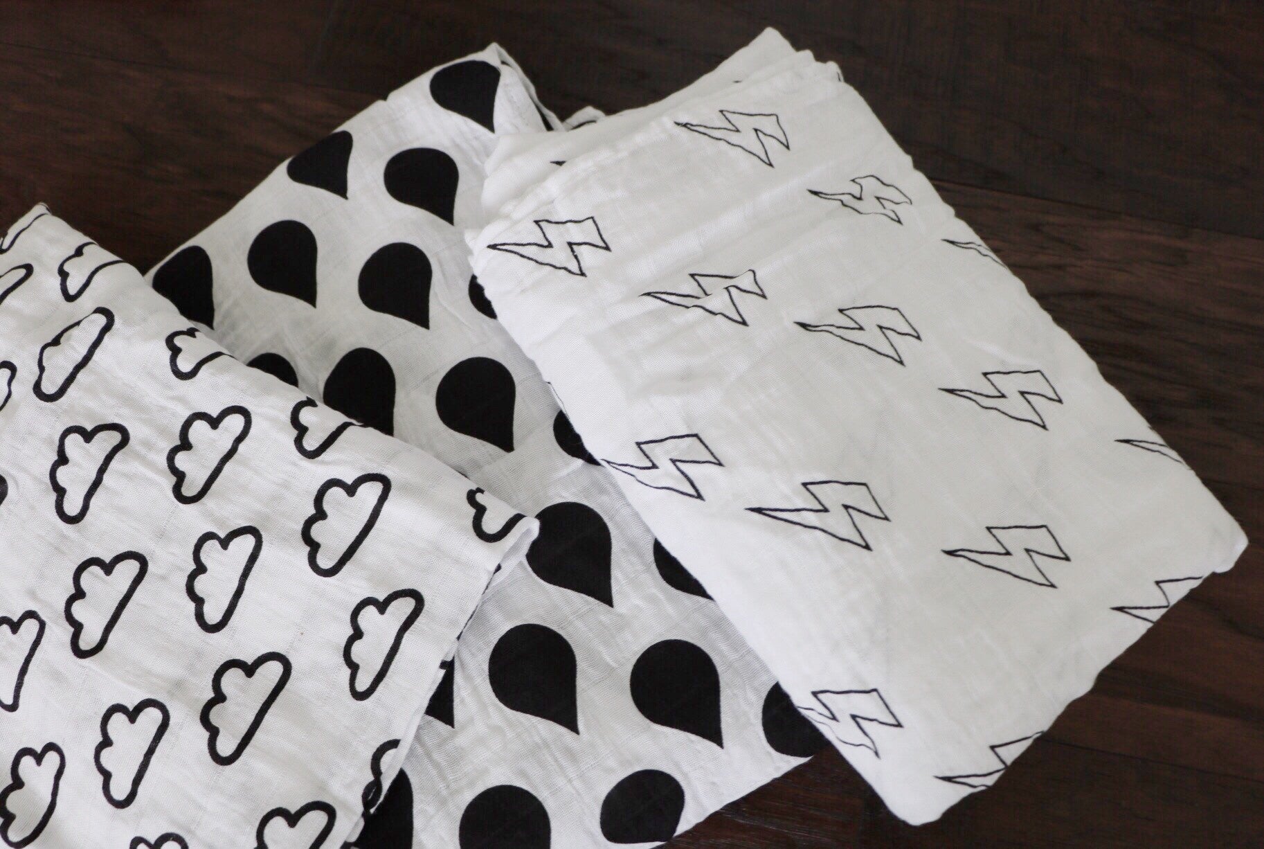 Raindrops Organic Swaddle | GOTS Certified Organic Cotton Muslin