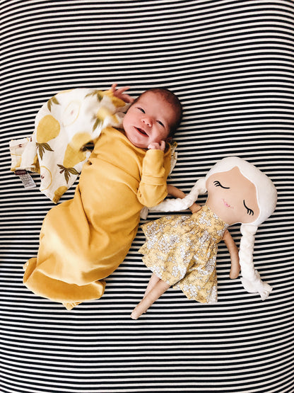 Organic knot hat and gown set – alternate view 9