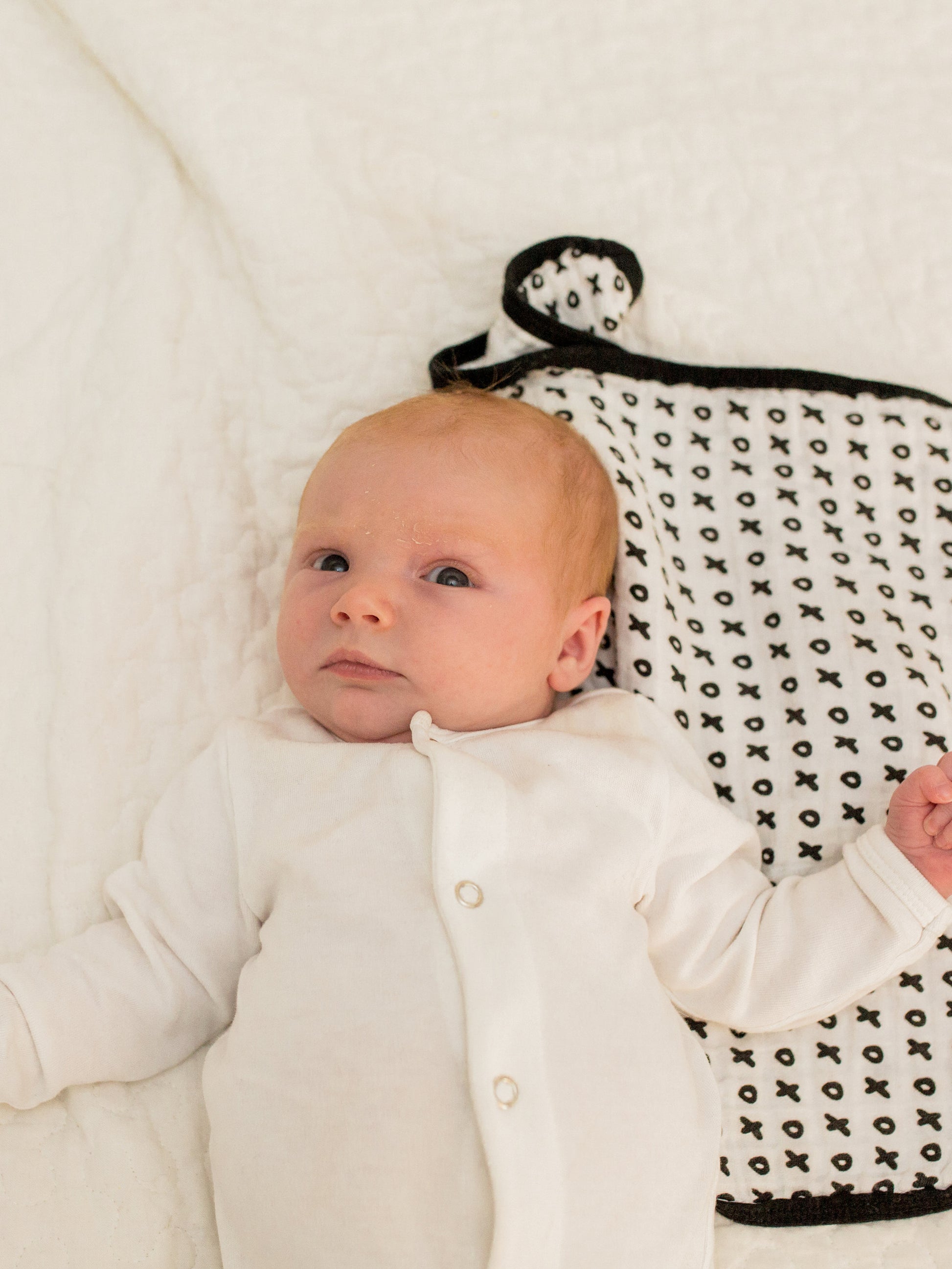 Swiss Cross + XO Reversible Muslin Burp Cloth | GOTS Certified Organic Cotton Muslin