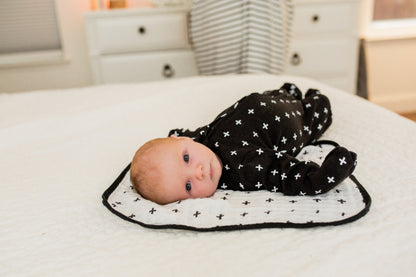 Swiss Cross + XO Reversible Muslin Burp Cloth | GOTS Certified Organic Cotton Muslin