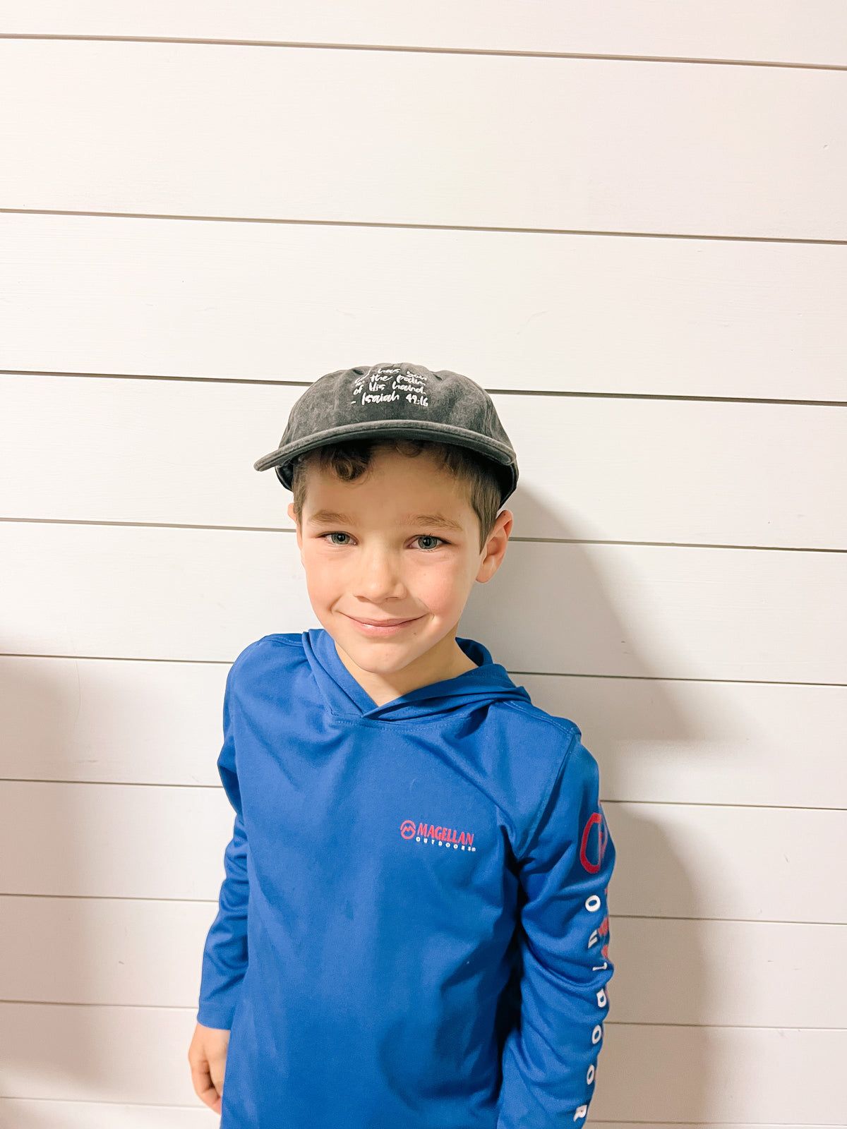 God has you in the palm of his hand Isaiah 49:16 -  Baseball Cap - Washed Black | 2 sizes