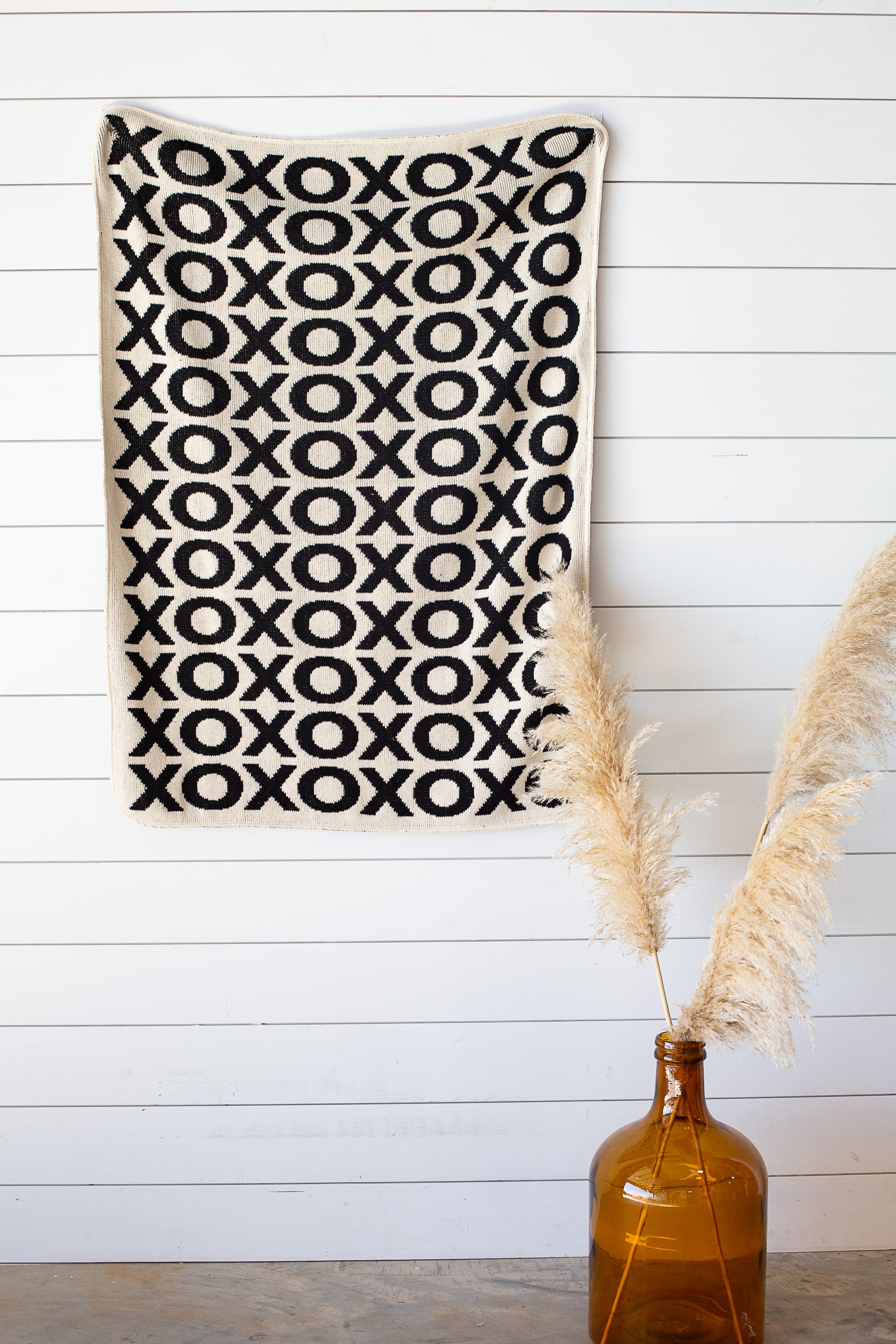 XO recycled cotton throw in a Modern Burlap colorway