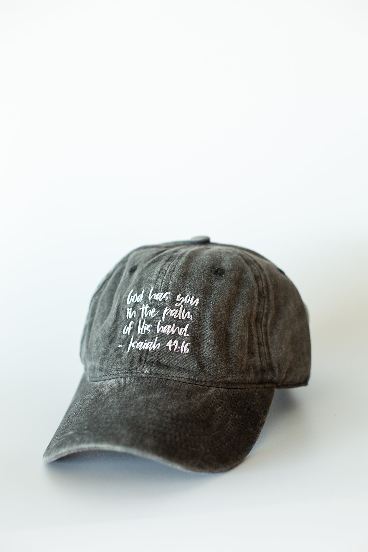 God has you in the palm of his hand Isaiah 49:16 -  Baseball Cap - Washed Black | 2 sizes
