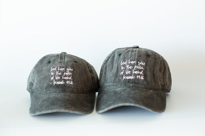 God has you in the palm of his hand Isaiah 49:16 -  Baseball Cap - Washed Black | 2 sizes