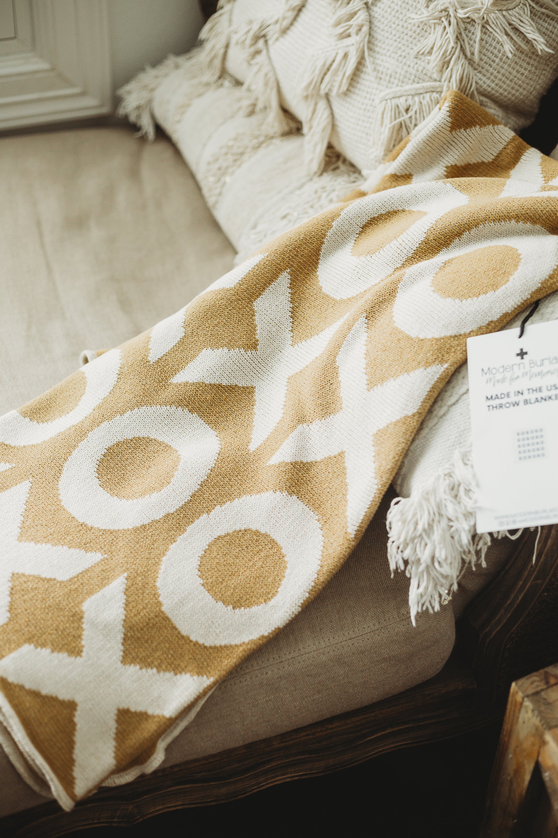 XO Modern Burlap blanket in recycled cotton