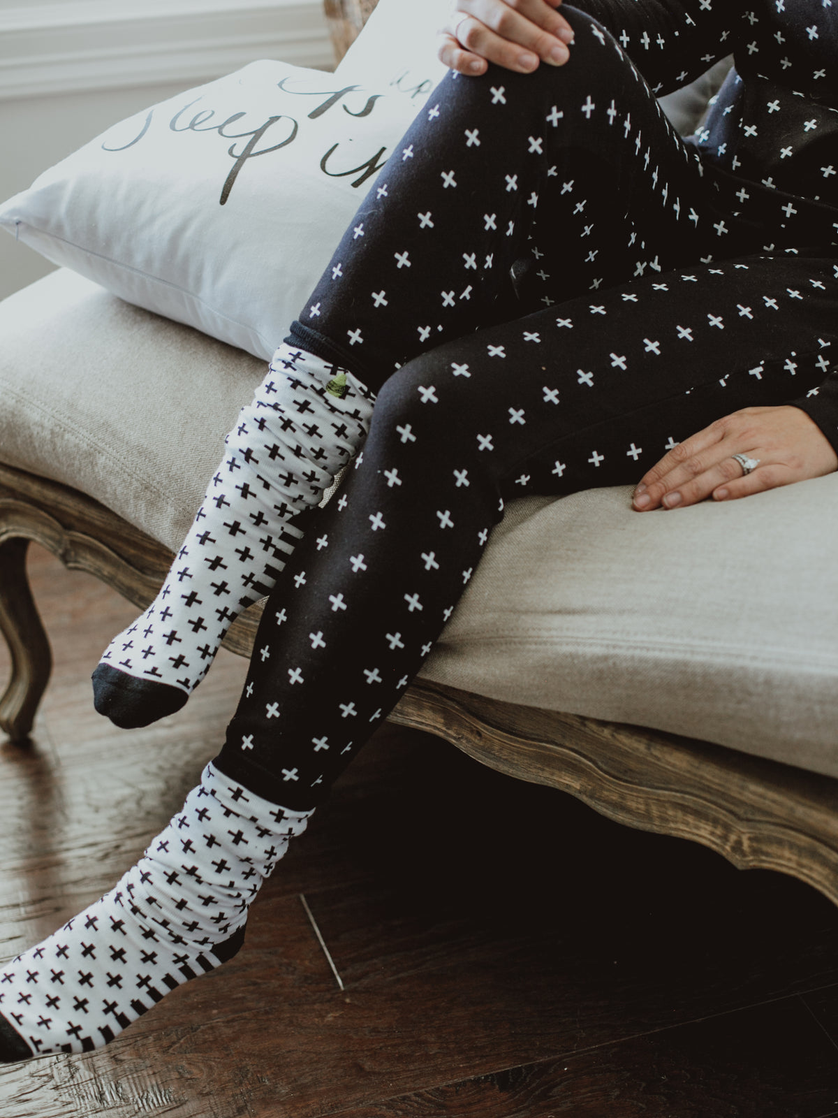 FINAL SALE - Women's Pajama Set in Organic Cotton -  WHITE ON BLACK SWISS CROSS