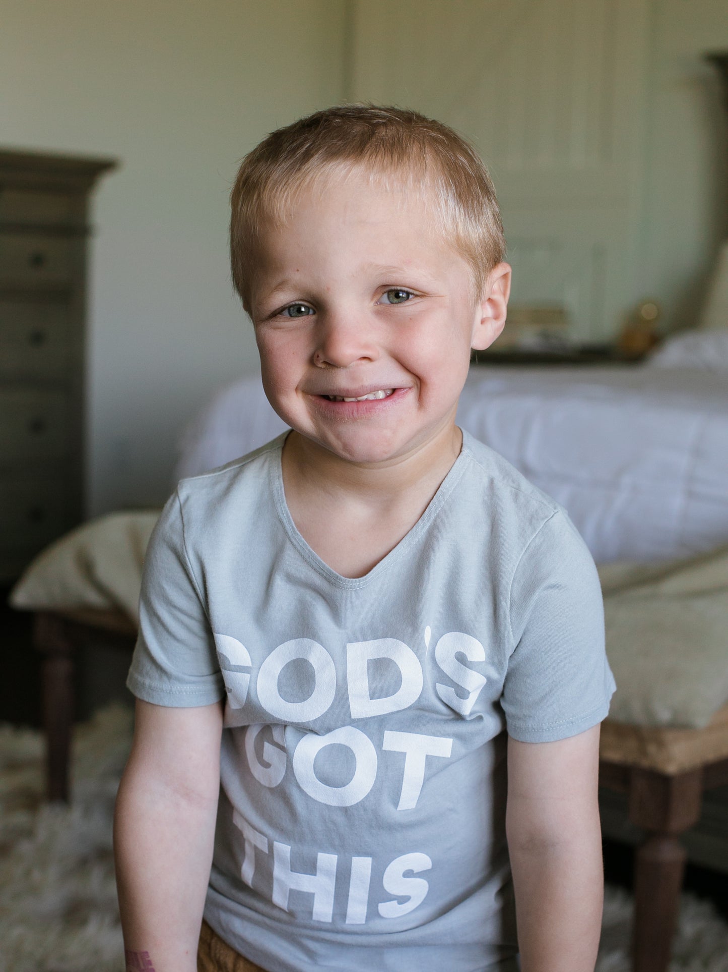 *Perfectly Imperfect* God's Got this Kid's Scoop Neck Tee -  Light Gray