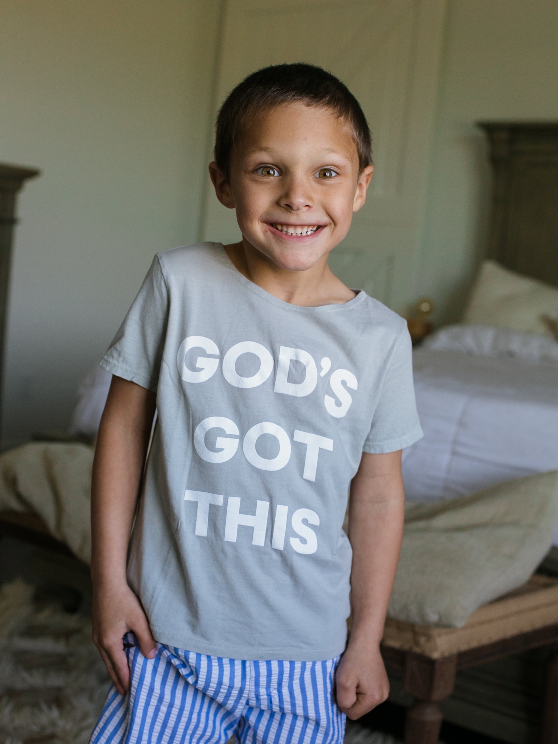 *Perfectly Imperfect* God's Got this Kid's Scoop Neck Tee -  Light Gray