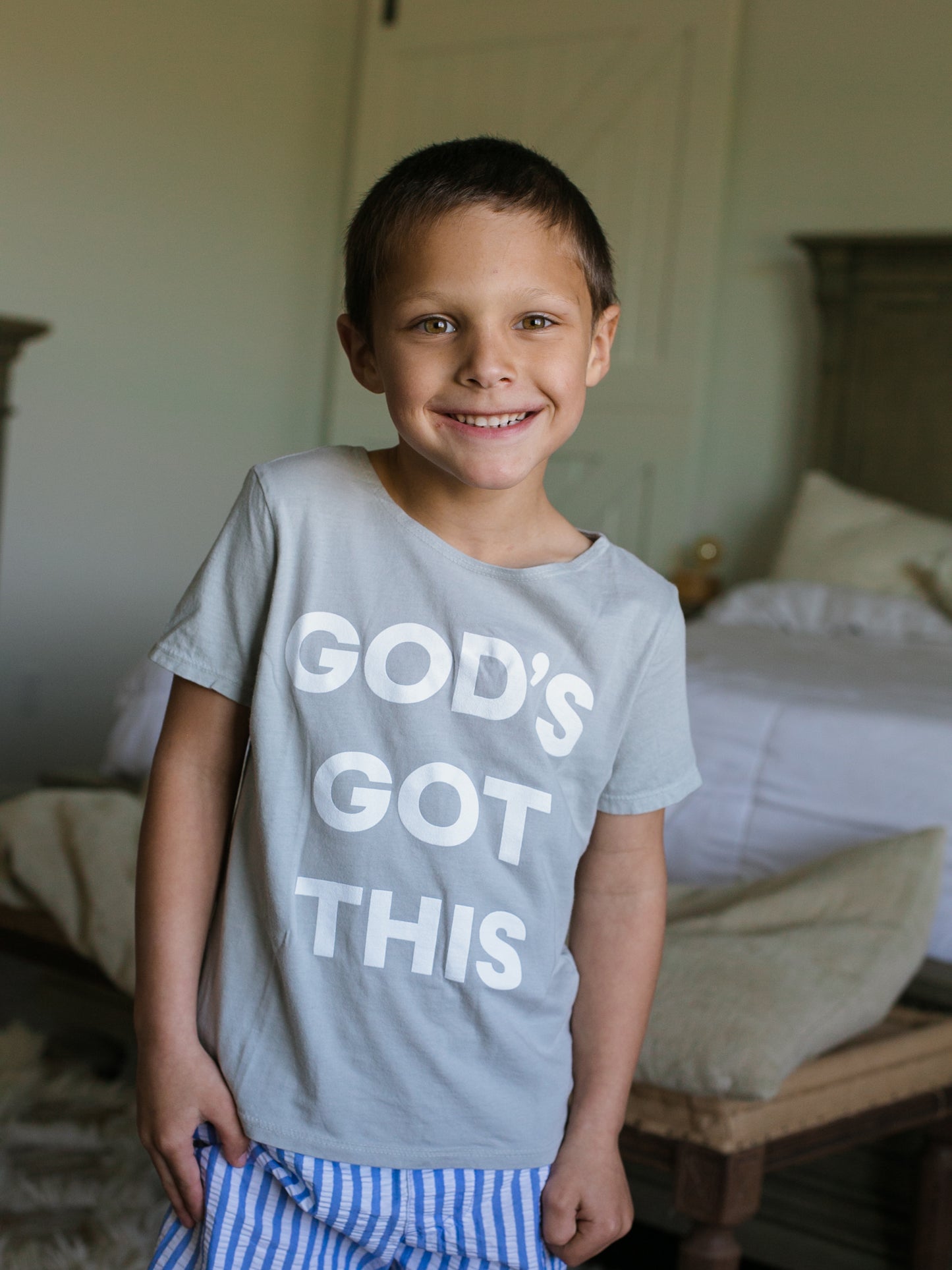 *Perfectly Imperfect* God's Got this Kid's Scoop Neck Tee -  Light Gray