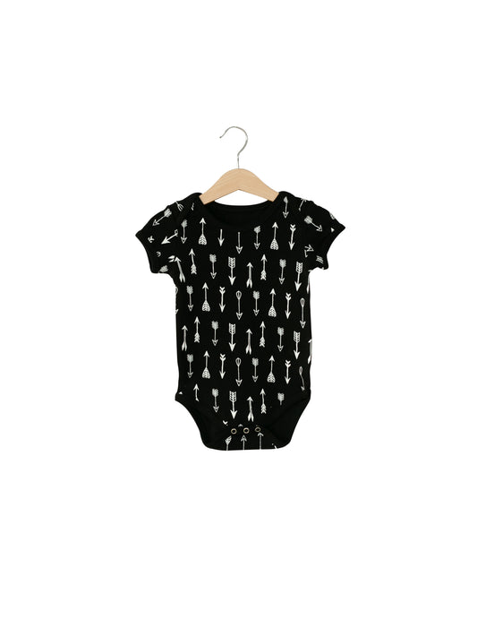 White on Black Arrows Organic Baby Short Sleeve Bodysuit — product photograph.