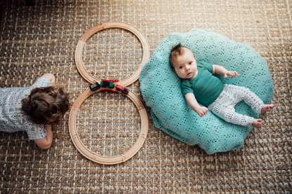 Organic kids tee in signature prints – alternate view 6