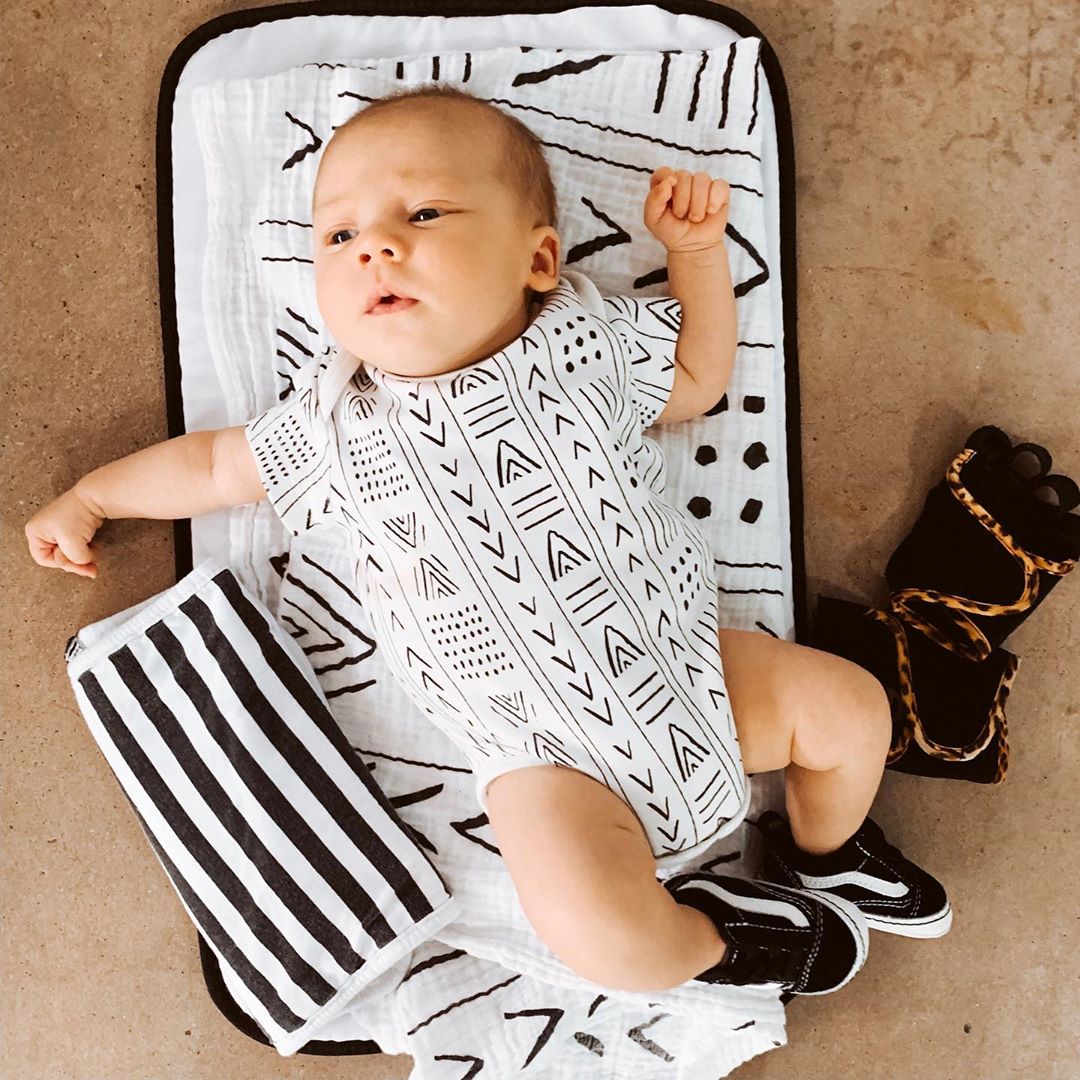 Organic Short Sleeve Baby Bodysuit | GOTS Certified Organic Cotton | Signature Prints