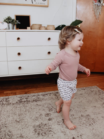 Organic kids shorts in signature prints – alternate view 7