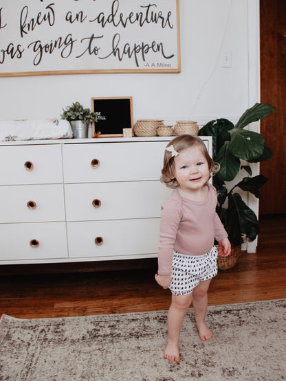 Organic kids shorts in signature prints – alternate view 6