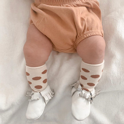 Organic baby bloomer in solid colors – alternate view 3