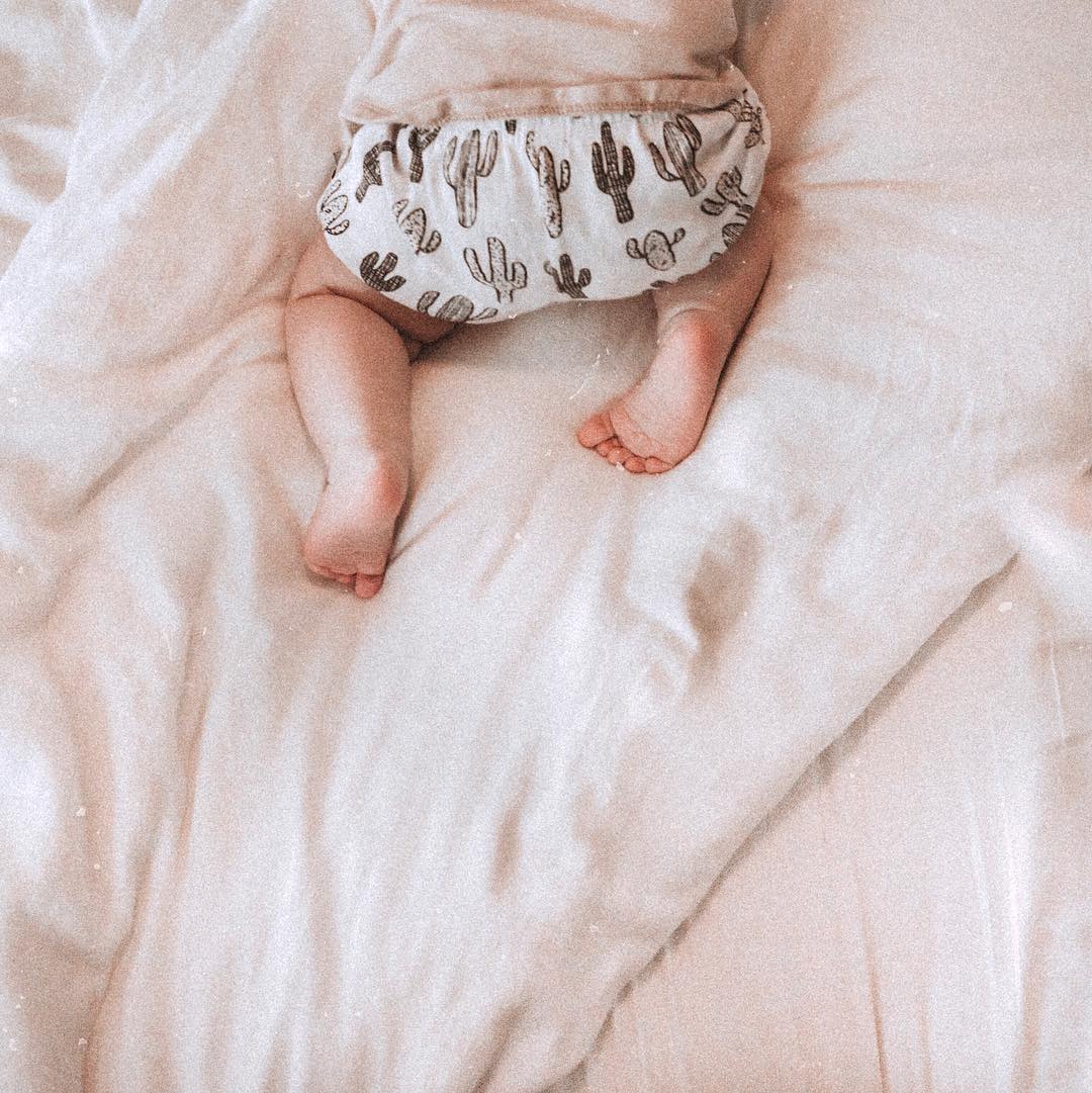 Organic kids shorts in signature prints – alternate view 2