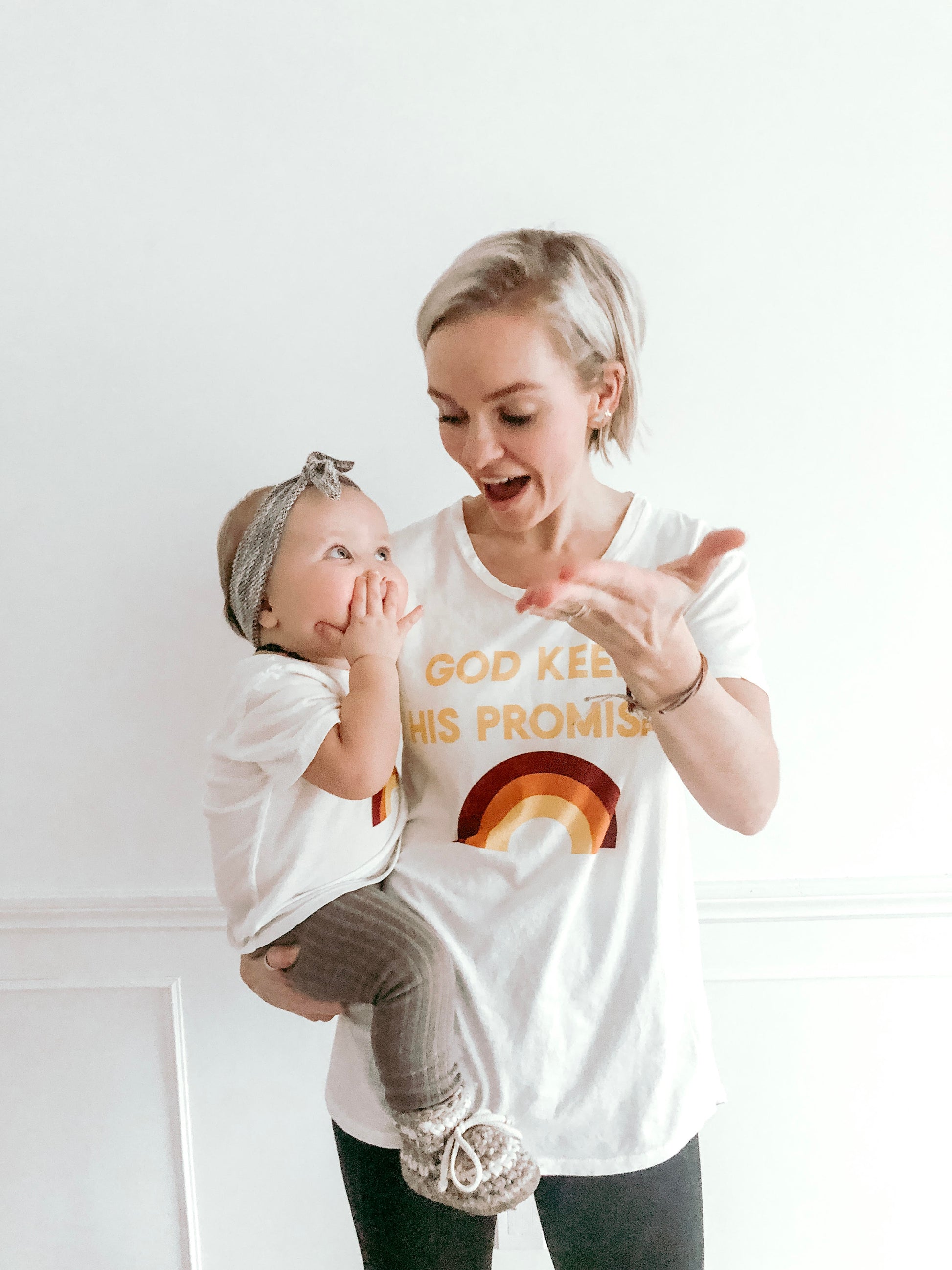 God keeps His promises Kid's Crewneck Tee